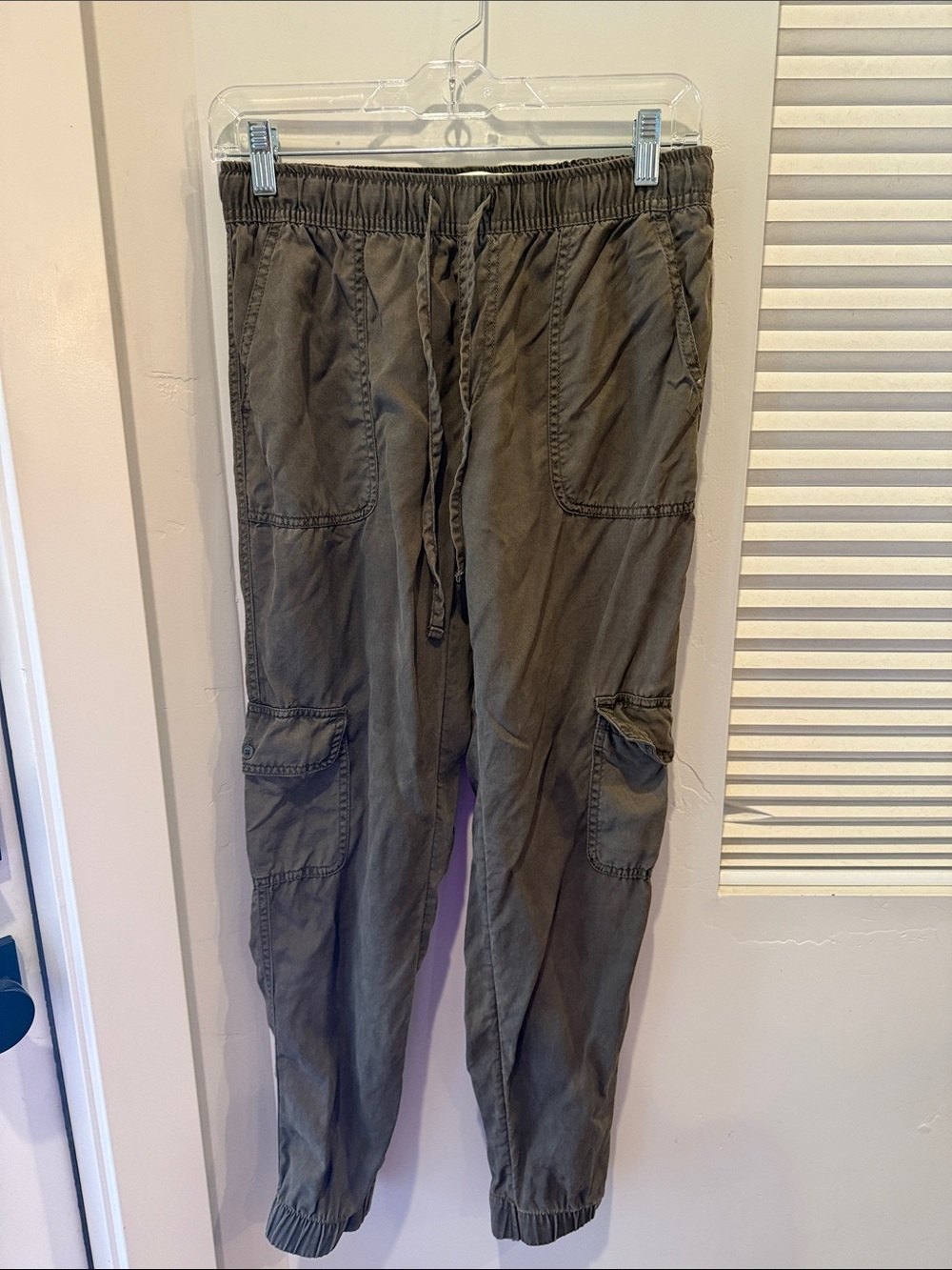 Women’s Cargo Jogger Pants - Olive Green